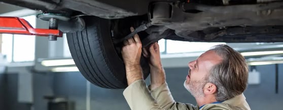 Carro suspenso para avaliação